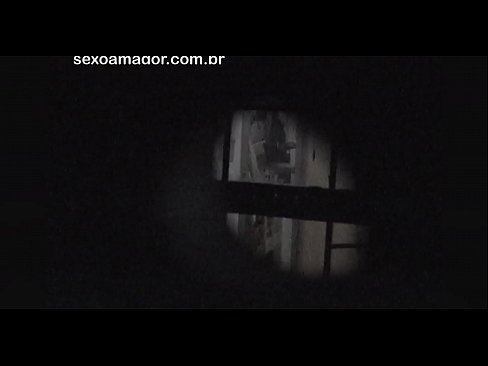 ❤️ Blondie se fait secrètement filmer par un voyeur du quartier caché derrière des briques creuses. Porno de qualité at us ❌️❤