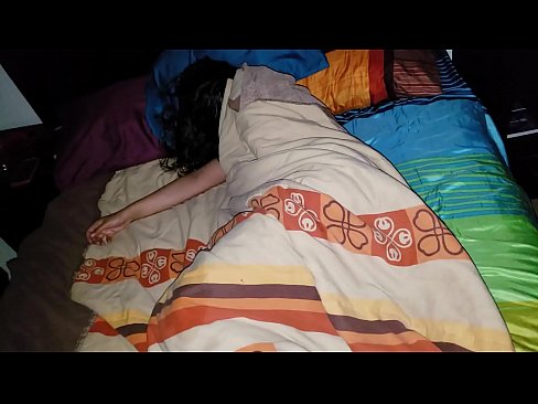 ❤️ Beau-fils réprimandant sa jeune belle-mère pendant qu'elle dort. Porno de qualité at us ❌️❤
